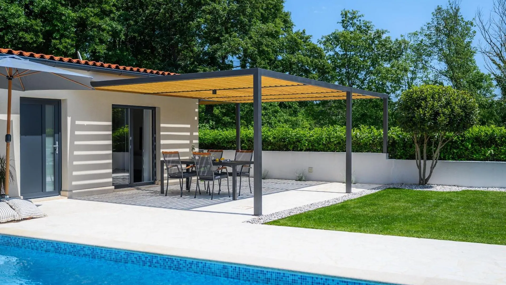 Luxurioese, Ruhige Villa Lakora Mit Pool Radmani Holiday home