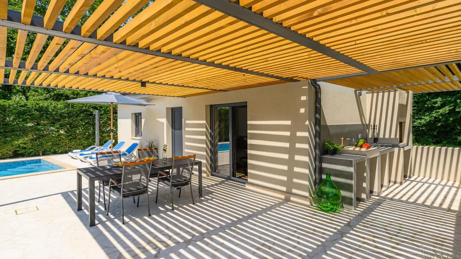 Luxurioese, Ruhige Villa Lakora Mit Pool Radmani 0*,  Croatia